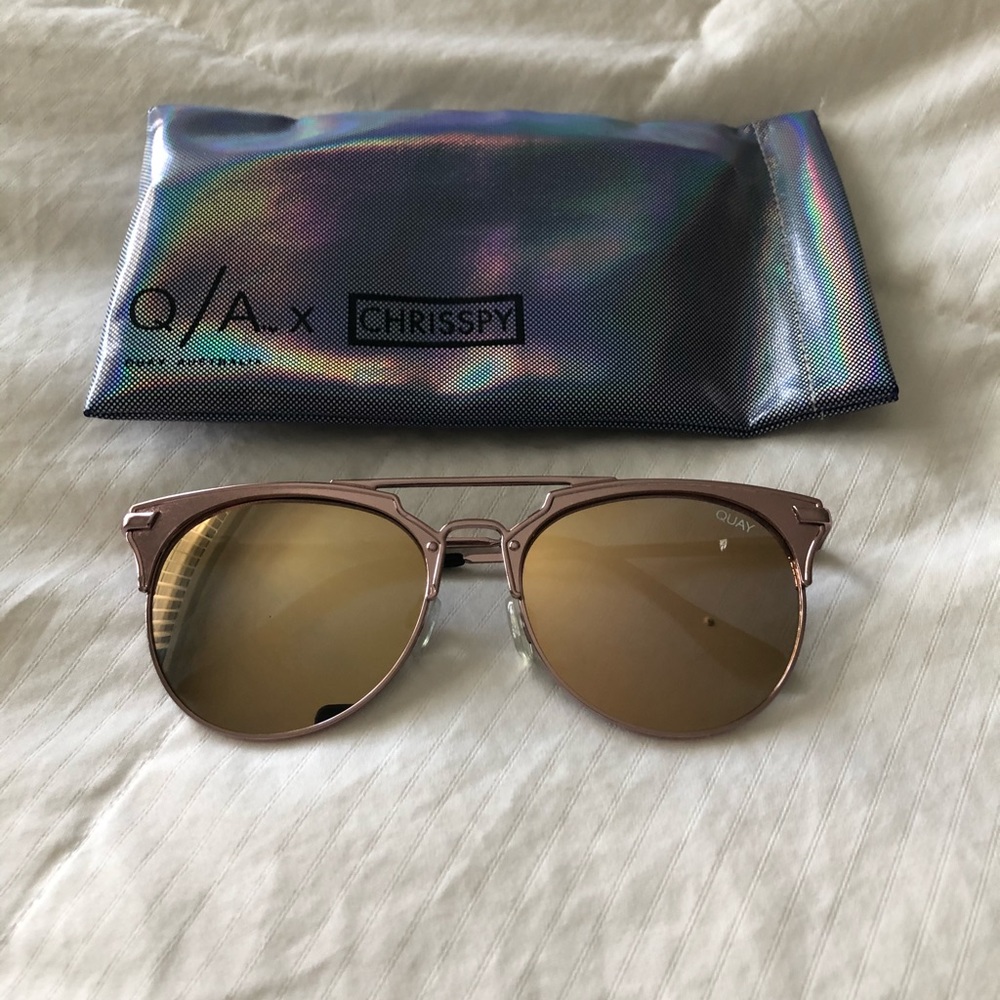 QUAY x Chrisspy Muse Rose Sunglasses